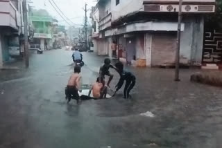 Water drains on roads in Vidisha district