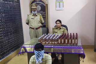 telangana liquor selling in chilakaluripeta were caught by excise police