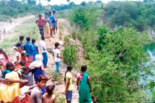 man jumped in open cast mine, व्यक्ति ने खदान में लगाई छलांग