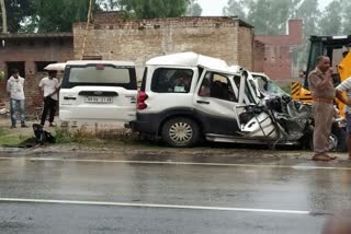 scorpio with truck in pratapgarh