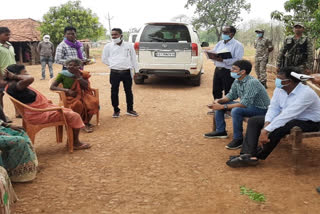 Bijapur collector reached Naxal-affected area and interacted with villagers and sarpanch