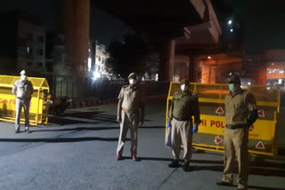 uttam nagar police doing picket checking in delhi during unlock-1