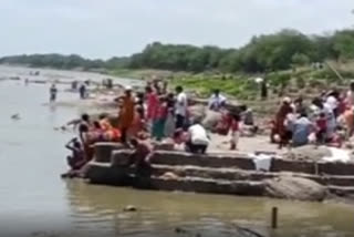 special bath in godhawari occasion of eruvaka sandhadi