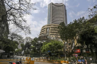 nifty ends above 10100 sensex up 306 pts