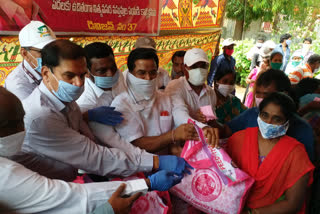 MLA Vinay Bhaskar Distributes Groceries In Hanmakonda