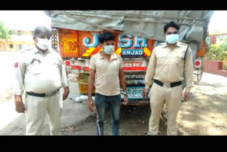 Indore Crime Branch arrested driver after catching illegal truck carrying truck going from Anjar to Bhopal