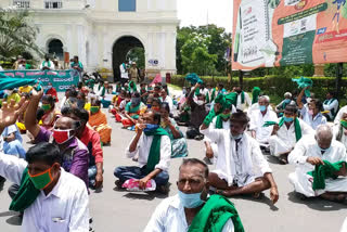 Farmers protest against power amendment of 2003