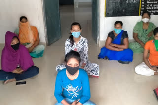 Hunger strike by women to go home at Jashpur Quarantine Center