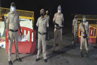 Police aleart in border areas at night in delhi