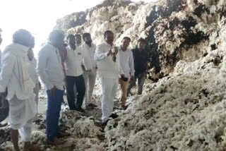 cci deputy manager and mla bhupalreddy visited cotton mill