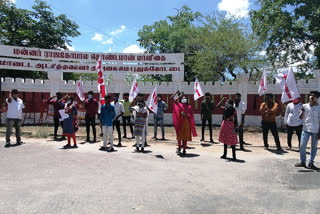 pudukkottai sfi protest against for cancelling 2 shifts in college