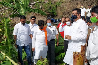 minister balasaheb thorat visits affected area by Cyclone Nisarga in  sangamner