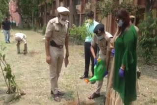 Joint CP Alok Kumar planted sapling in Krishna Nagar police station in Shahdara district