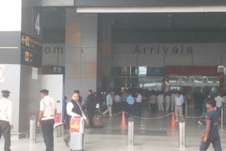 Husband called at the airport and said there is a bomb in wife bag in delhi