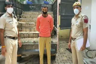 Delhi Police arrested driver in case of liquor smuggling at Shahdara