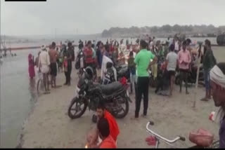 Devotees take holy dip in Triveni Sangam at Prayagraj