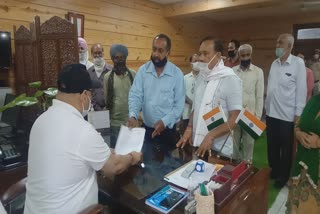 paonta block congress sends memorandum to the governor through sdm