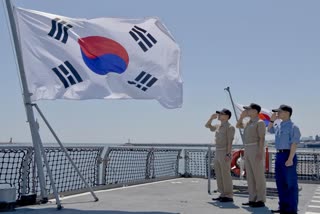 s.korea memorial day, s.korea's 65th memorial day, s.korea memorial day toned down amid pandemic, corona effect in s.korea, ଦକ୍ଷିଣ କୋରିଆ ସ୍ମାରକୀ ଦିବସ, ଦକ୍ଷିଣ କୋରିଆର 65 ତମ ସ୍ମାରକୀ ଦିବସ, କୋରୋନାରେ ଫିକା ପଡିଲା ଦକ୍ଷିଣ କୋରିଆ ସ୍ମାରକୀ ଦିବସ, ଦକ୍ଷିଣ କୋରିଆରେ କୋରୋନା ପ୍ରଭାବ