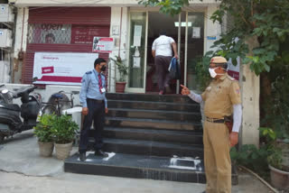 Dwarka North Police is still making people aware on social distancing