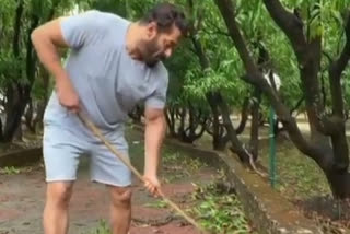 salman khan cleans panvel farmhouse