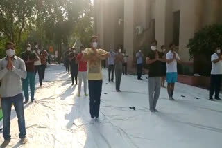 Yoga camp was organized in the Connaught Place Police Station in Delhi