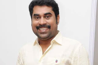 suraj venjaramoodu  സുരാജ് വെഞ്ഞാറമൂട്  സിഐയുമായി വേദി പങ്കിട്ട  ഹോം ക്വാറന്‍റൈൻ സുരാജ് വാർത്തകൾ  സുഭിക്ഷ കേരളം പദ്ധതി  കൃഷി ഇറക്കൽ ചടങ്ങ്  Suraj Venjaramoodu home quarantine  malayalam actor covid  subhiksha keralam  SI and suraj in quarantine