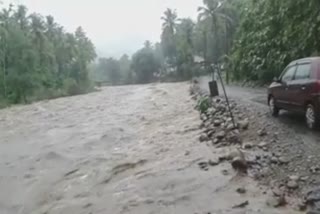 Kajirappuza  overflow  malappuram  കാഞ്ഞിരപ്പുഴ കരകവിഞ്ഞു  ശക്തമായ മഴ  മലപ്പുറത്ത് ശക്തമായ മഴ  പ്രളയ ഭീതി  കാലിക്കടവ്  മതില്‍മൂല