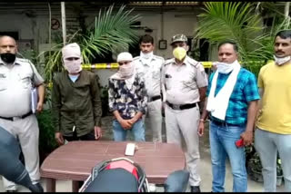 Burari police arrested 2 notorious snatchers named in 16 snatching cases in north delhi