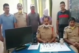 thief arrested by pulivendula police in kadapa district