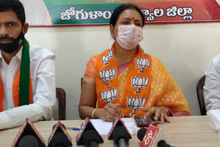 Government failure to do corona tests: DK Aruna