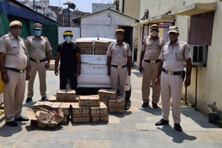 Sunlight Colony Police arrested liquor smuggler