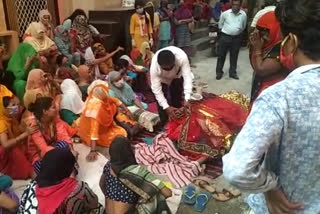 Etv Bharat, GUjarati News, Pregnant woman dies in ambulance in Noida, probe ordered