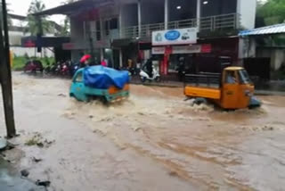 മലപ്പുറം വെള്ളപ്പൊക്കം  കെഎൻജി റോഡ് വെള്ളക്കെട്ട്  വെളിയംതോട് മുതൽ മിനർവപടി  KNG Road in Malappuram  rain in malappuram  nilambur  jyothippadi  traders in rain kerala