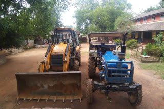balaghat-sdm-seized-jcb-machine-and-tractor-while-digging-in-the-pond