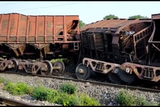 ഒഡീഷ കൽക്കരി നിറച്ച ഗുഡ്സ് ട്രെയിൻ പാളം തെറ്റി ഭുവനേശ്വർ Jharsuguda Odisha goods train derailed