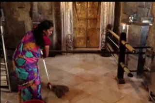 temple-cleaning