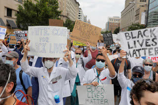 Demonstration outside the UN office against the death of George Floyd