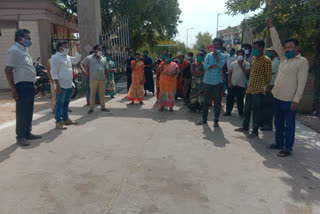 nellore dst athmakoor hospital sanitation staff protest due to corona positive to one their staff member