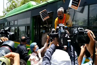 BJP leaders protesting against Kejriwal