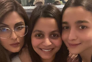 Riddhima kapoor  was seen having fun with family