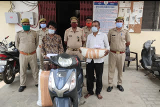 two hemp smugglers arrested by dadri police