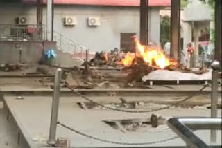 dead body arriving at Nigambodh Ghat in Delhi for cremation every 15 minutes