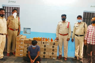 police sizied  karnataka liquor   in kanigiri cross road