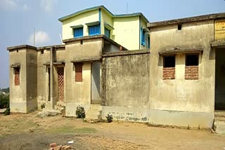 Hospital building in ruins waiting for doctors in chatra