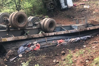 Truck overturns at Pendari Ghat