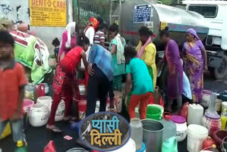 People are suffering due to lack of water in  North-East Delhi Tahirpur