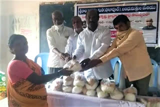 groceries-distribution-in-dubbaka-at-siddipet