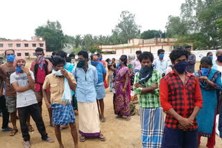 migrent people protest at quarentine centre at srikakulam