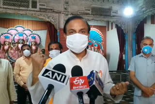 BJP MP Dr. Mahesh Sharma reached Sanatan temple of Noida Sector 19 to worship