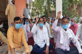 workers protest against sonali phogat in charkhi dadri